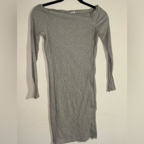 Gray Noble U Long Sleeve Form Fitting Off The Shoulder Medium Dress - Picture 1 of 2